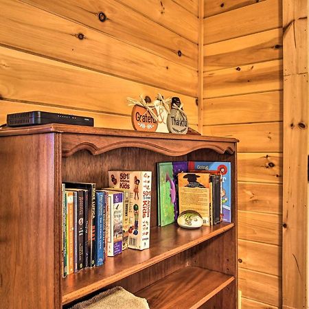 Rural Cabin Hideaway With Fire Pit And Mtn Views! Parsons Экстерьер фото