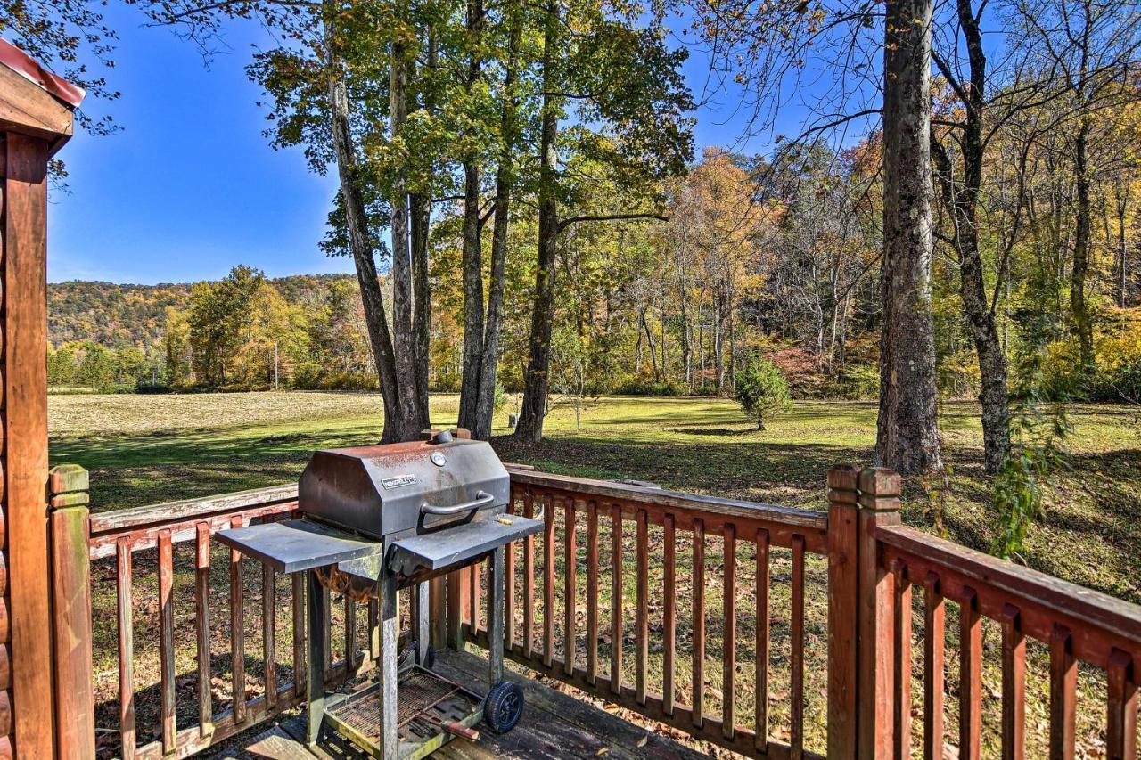 Rural Cabin Hideaway With Fire Pit And Mtn Views! Parsons Экстерьер фото