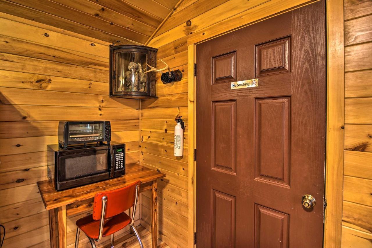 Rural Cabin Hideaway With Fire Pit And Mtn Views! Parsons Экстерьер фото